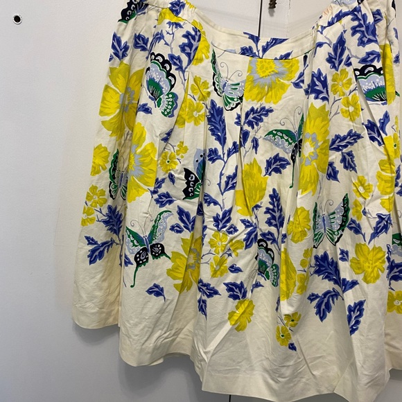 Beautiful skirt - Picture 3 of 5